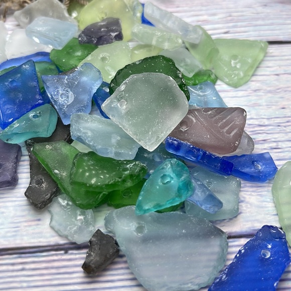 SEA GLASS WITH PREDRILLED HOLES CRAFTING DIY JEWELRY MIXED LOT BUNDLE - Picture 5 of 12